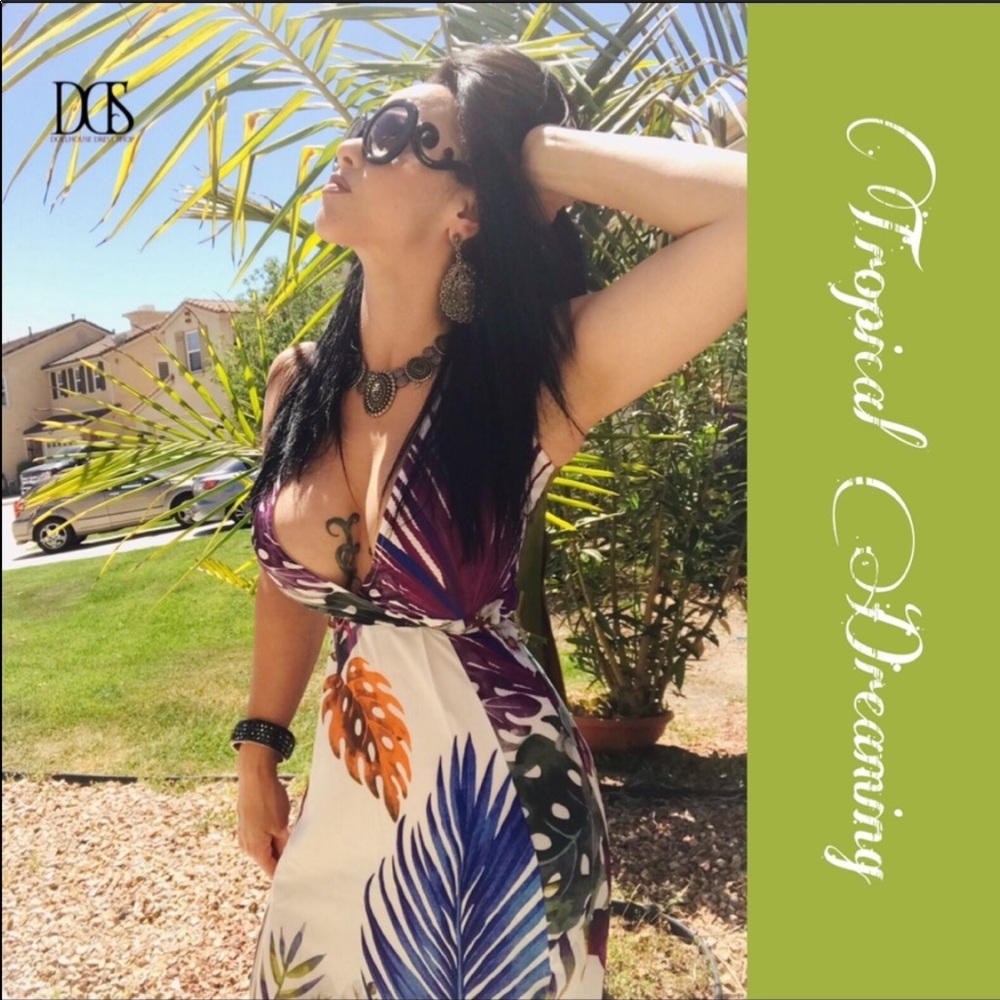 5 ⭐️ Tropical Dream - Leaf Print Maxi Dress